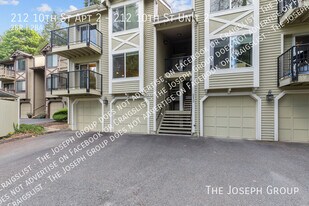 212 10th St in Kirkland, WA - Building Photo