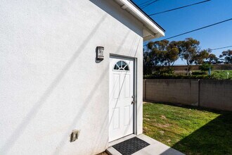 811 St Clair St in Costa Mesa, CA - Building Photo - Building Photo