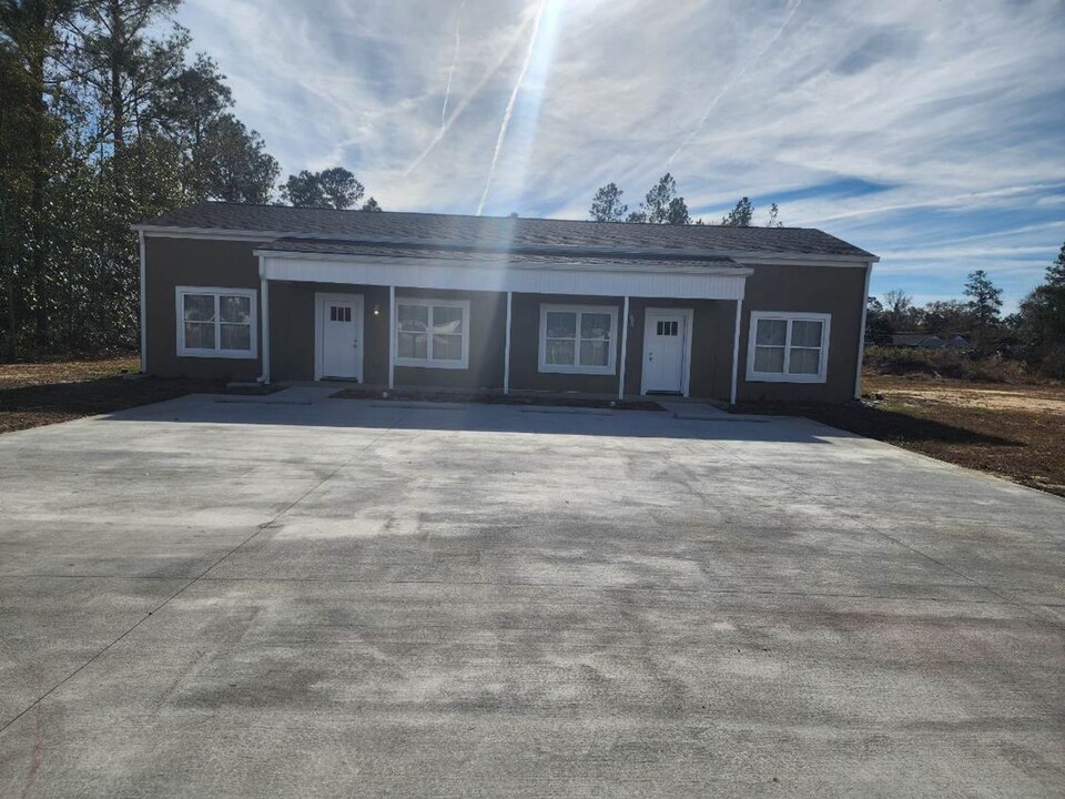 107 Azalea Rd in Glennville, GA - Foto de edificio