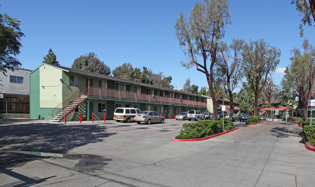 Delta Apartments in San Diego, CA - Foto de edificio - Building Photo