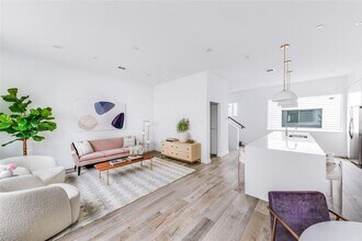 5026 Bryan St in Dallas, TX - Building Photo - Building Photo