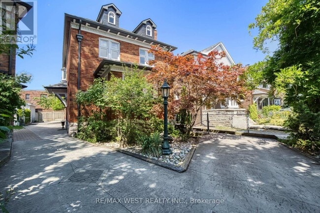 property at 34 Rusholme Dr