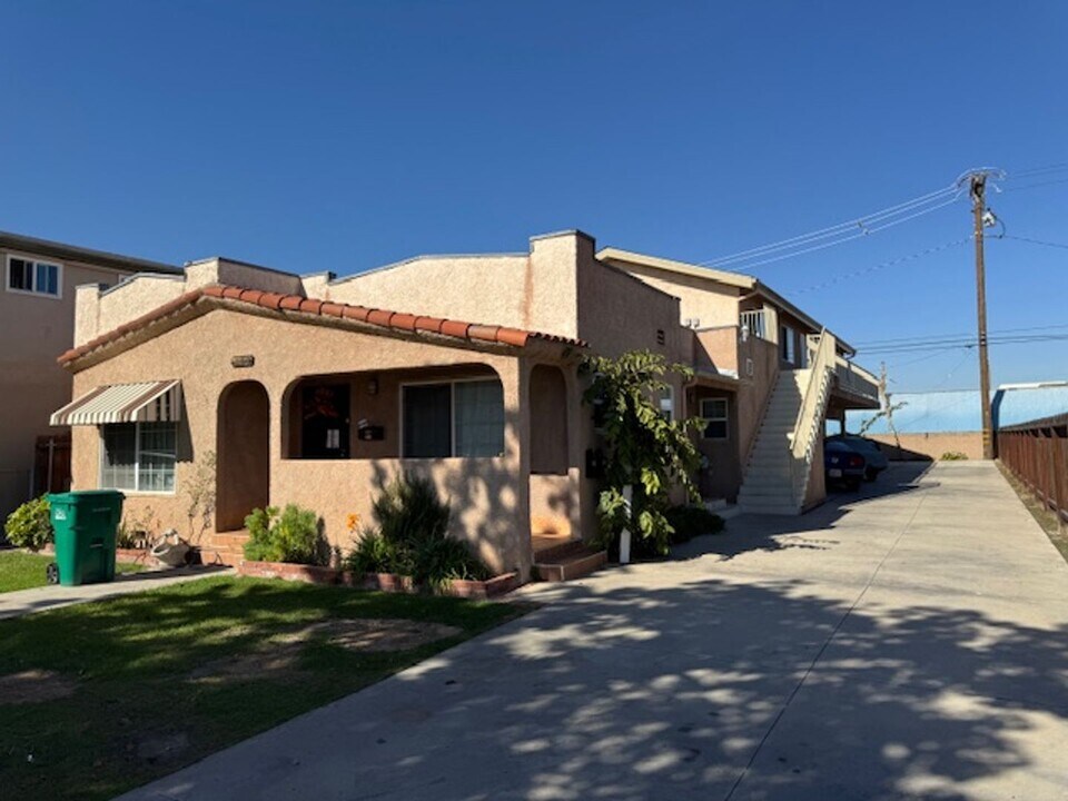 253 E Plymouth St in Long Beach, CA - Building Photo