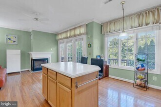 12410 Meadow Field Dr in Fairfax, VA - Building Photo - Building Photo