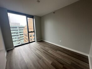 227 W Lake St in Chicago, IL - Building Photo - Building Photo