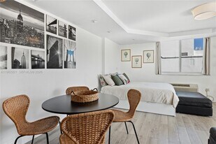 1255 Collins Ave, Unit 508 in Miami Beach, FL - Building Photo