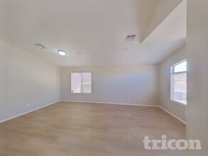 8405 S 50th Ln in Phoenix, AZ - Building Photo - Building Photo