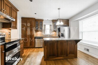 1018 SE 4th St in Lee's Summit, MO - Building Photo - Building Photo