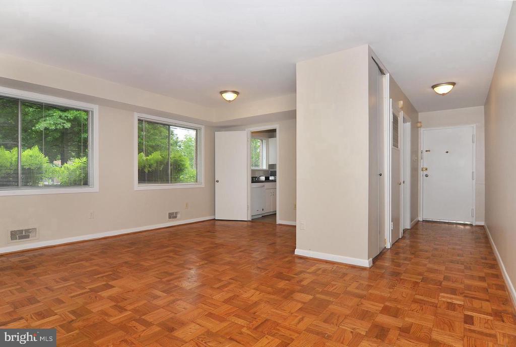 10618 Kenilworth Ave, Unit K-4 in Bethesda, MD - Foto de edificio