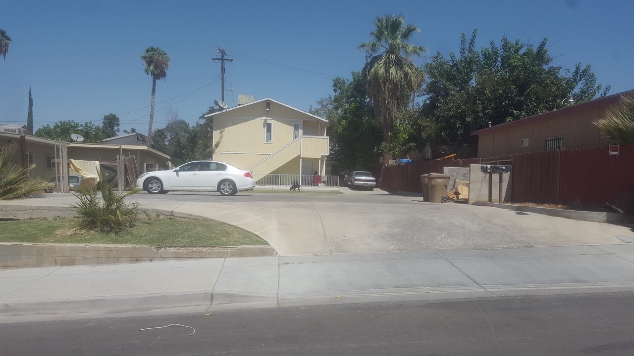 1716 Jefferson St in Bakersfield, CA - Building Photo