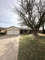 1724 E Pine Ave in Midland, TX - Building Photo