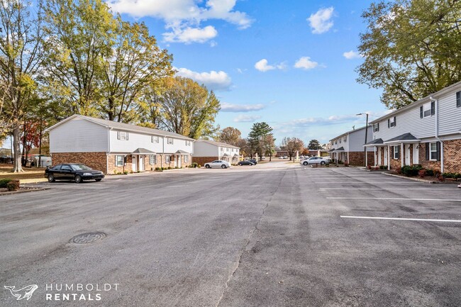 Townhomes @ Humboldt Village in Bessemer City, NC - Foto de edificio - Building Photo