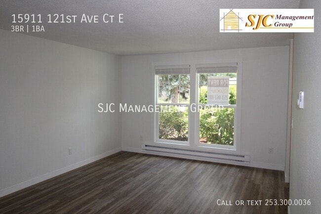 15911 121st Ave Ct E in Puyallup, WA - Foto de edificio - Building Photo