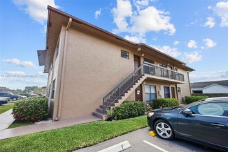 10049 Winding Lake Rd, Unit 201 in Sunrise, FL - Foto de edificio - Building Photo