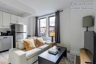 45 W 81st St in New York, NY - Building Photo