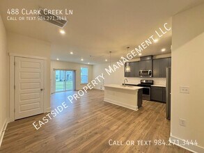 488 Clark Creek Ln in Cary, NC - Building Photo - Building Photo