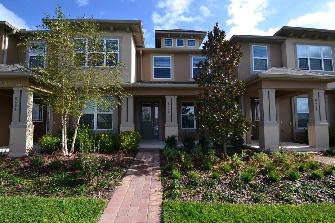 8613 Coventry Park Way in Windermere, FL - Building Photo