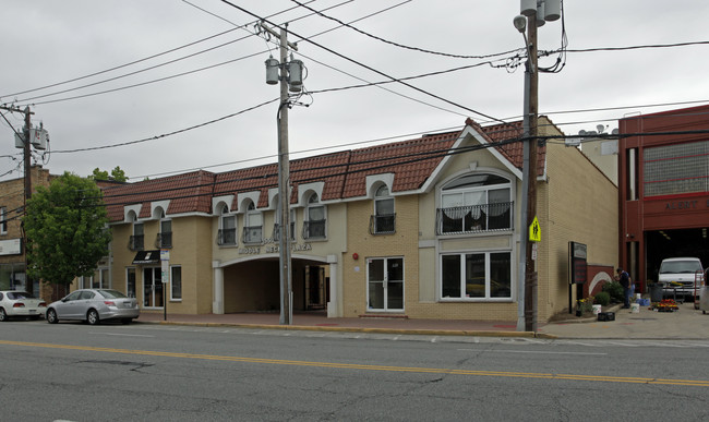 Middle Neck Plaza in Great Neck, NY - Building Photo - Building Photo