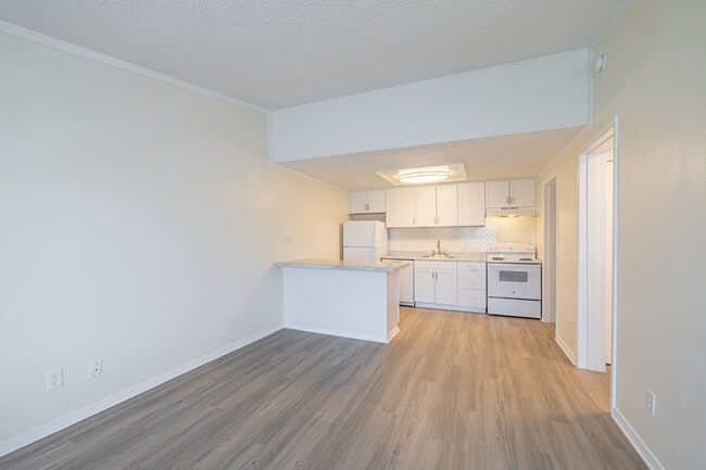 Clubside ~ Boutique Cottage Style Living in a Laid Back Coastal Community in Venice, FL - Building Photo - Interior Photo