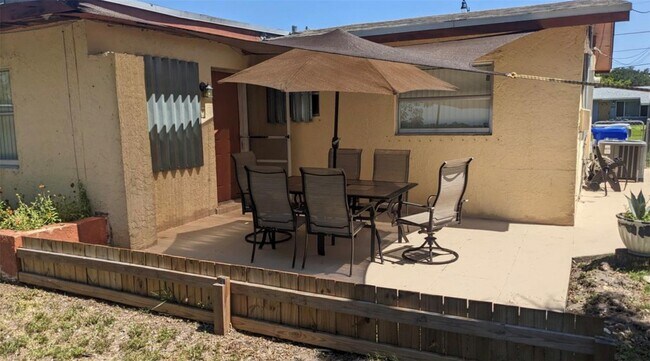 2321 NW 6th St in Pompano Beach, FL - Foto de edificio - Building Photo