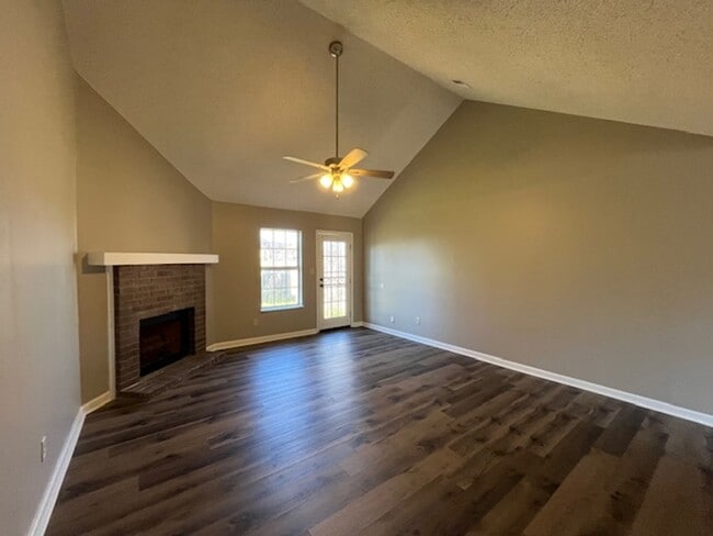 7075 Foxhall Dr in Horn Lake, MS - Building Photo - Building Photo