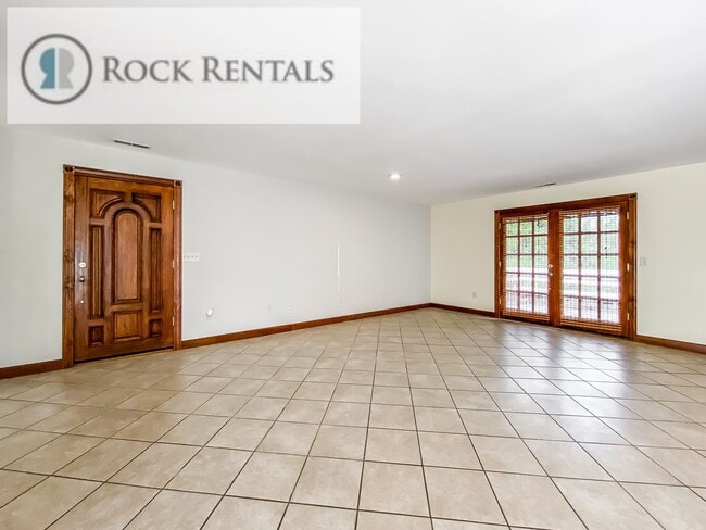 3300 Summerset Dr in Hutchinson, KS - Building Photo - Building Photo