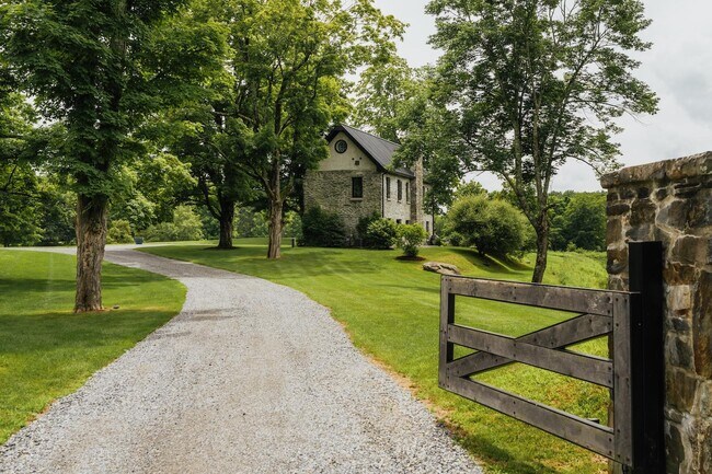 358 Shelley Hl Rd in Stanfordville, NY - Building Photo - Building Photo