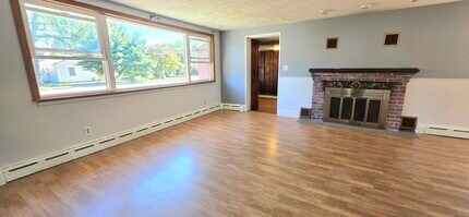 21 Meadowside Rd in Milford, CT - Foto de edificio - Building Photo