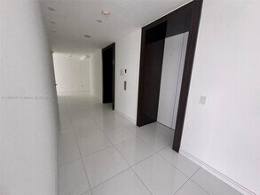 1100 Biscayne Blvd, Unit 4401 in Miami, FL - Building Photo - Building Photo