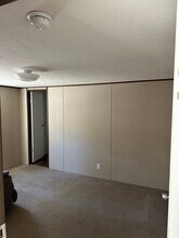 380 Pine Tree Loop, Unit Unit B in Bastrop, TX - Foto de edificio - Building Photo