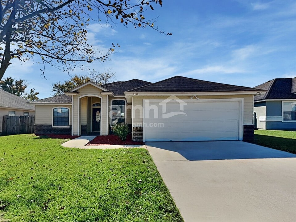 3753 Woodbriar Dr in Orange Park, FL - Building Photo