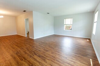 1815 Van Wert Ave-Unit -7 in Jacksonville, FL - Building Photo - Building Photo