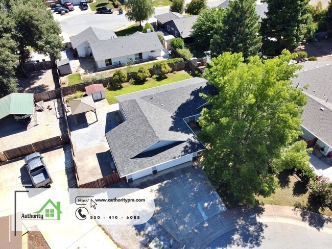 1976 Chiella Ln in Redding, CA - Building Photo - Building Photo