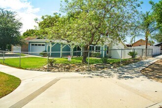 8644 Frankfort St in Fontana, CA - Building Photo - Building Photo