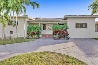 1102 Meadow Lark Ave in Miami Springs, FL - Building Photo - Building Photo