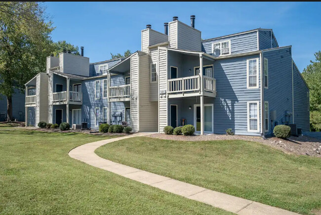 The Oaks Apartments in Raleigh, NC - Foto de edificio - Building Photo