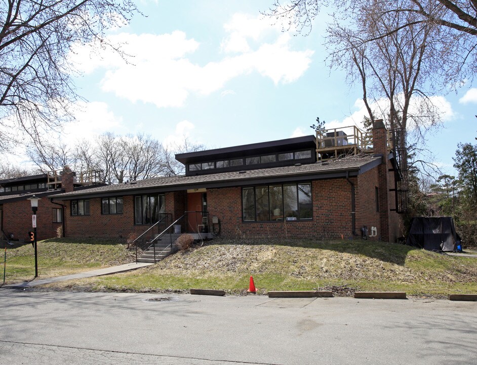 1132 Broadview Ave in Toronto, ON - Building Photo