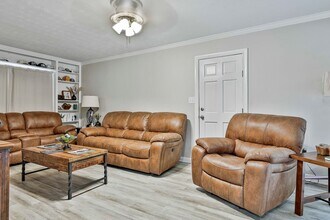 104 Laurel Ct in Peachtree City, GA - Foto de edificio - Building Photo