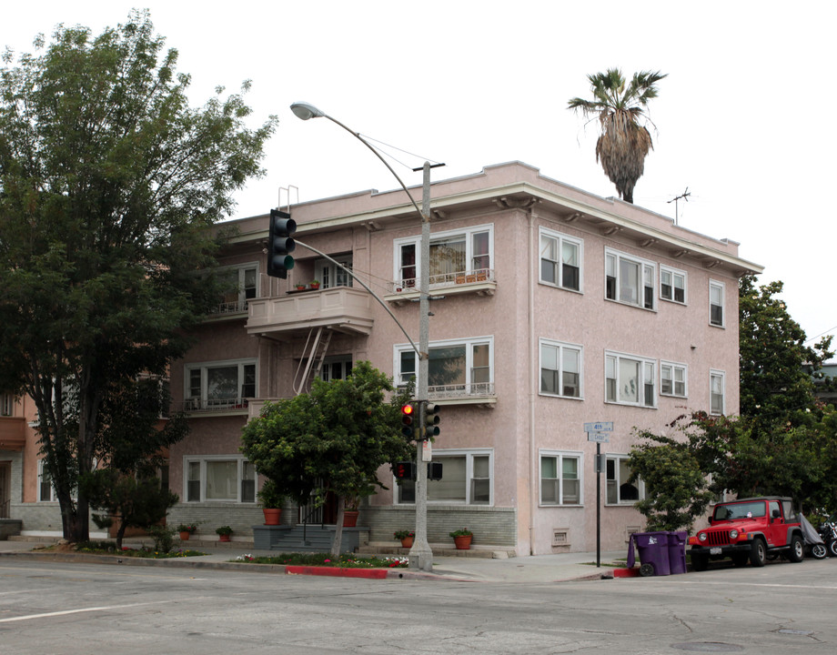 301 W 4th St in Long Beach, CA - Building Photo