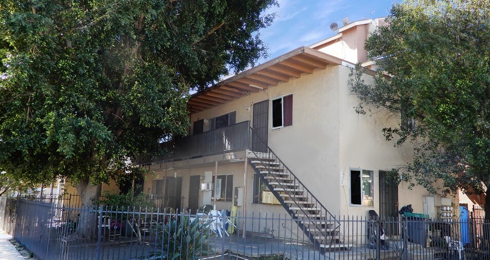 Walnut Street Apartments in Santa Ana, CA - Building Photo