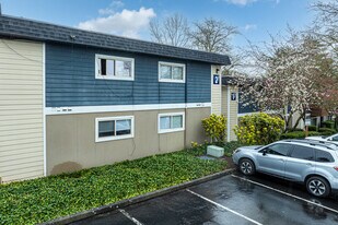 Rainier Crest in Renton, WA - Building Photo