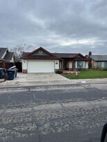 2289 Fernwood Dr in Hanford, CA - Building Photo