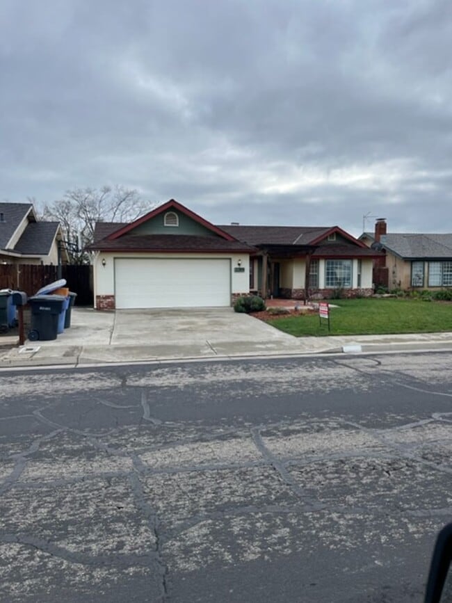 property at 2289 Fernwood Dr