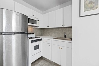 193 E 4th St, Unit 6F in New York, NY - Building Photo - Building Photo