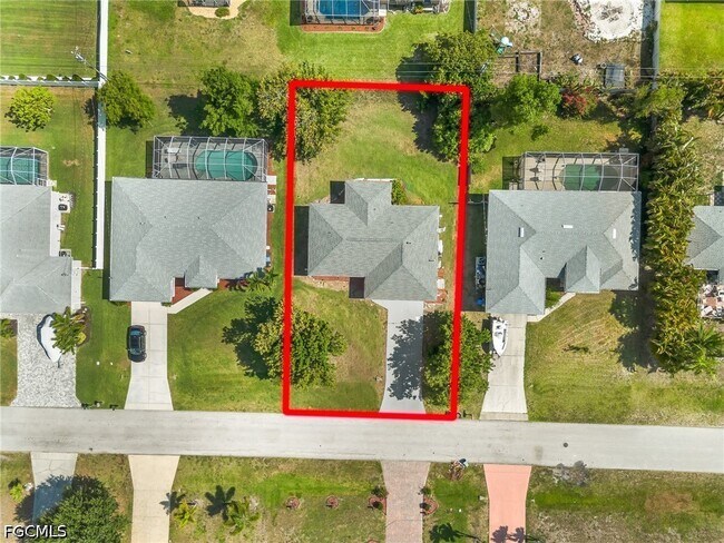 property at 930 SW 34th St