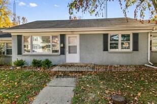 522 W Lawn St in Bradley, IL - Building Photo