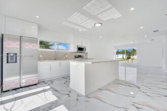 16315 SW 107th Ave in Miami, FL - Building Photo - Building Photo