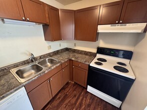 2361 Chalet Gardens Rd, Unit 1 in Fitchburg, WI - Foto de edificio - Building Photo