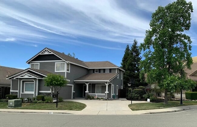 property at 121 Gold Rush Ct
