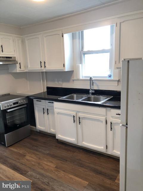 121 W Lancaster Ave in Downingtown, PA - Building Photo - Building Photo